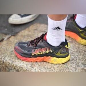 Use men’s Hoka one one arahi-black-formula-one size 12.5